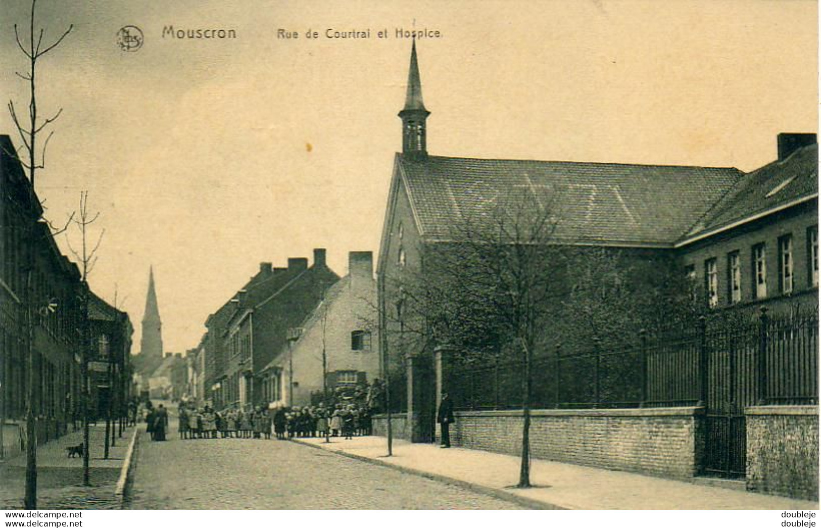 BELGIQUE   MOUSCRON   Rue De Courtrai Et Hospice - Moeskroen