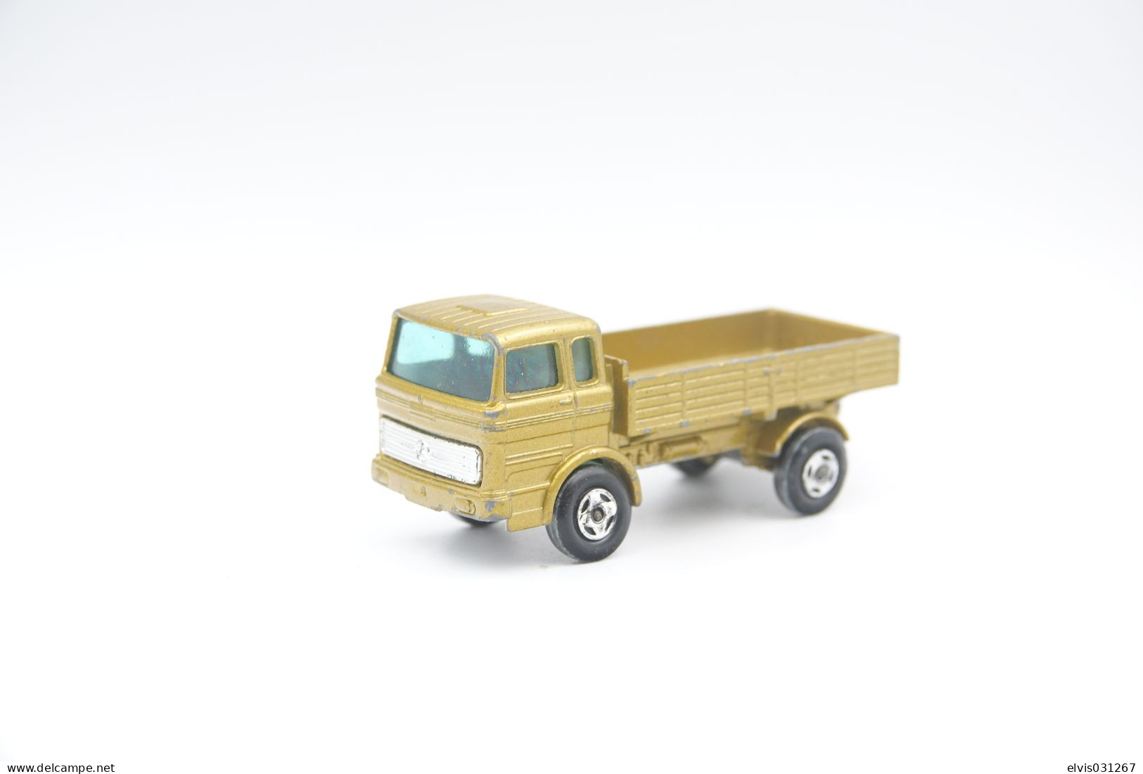 Matchbox Lesney MB1-A4 Mercedes Truck, Issued 1970, Scale : 1/64 - Lesney