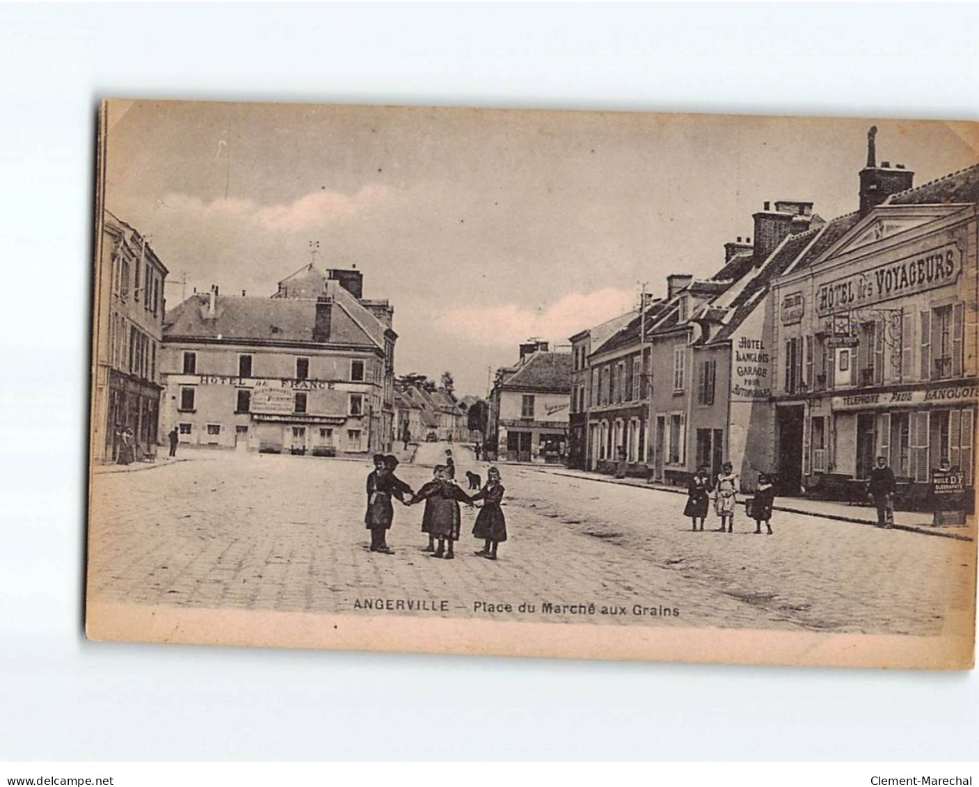 ANGERVILLE : Place Du Marché Aux Grains - état - Angerville