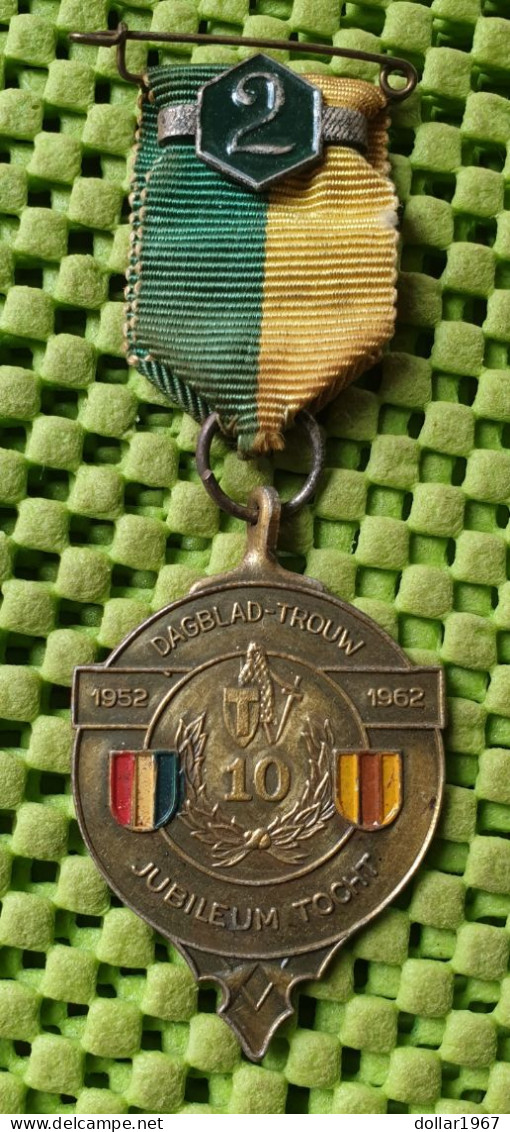 Medaille : Dagblad - Trouw 1952-1962 Jubileum Tocht -  Original Foto  !!  Medallion  Dutch - Autres & Non Classés