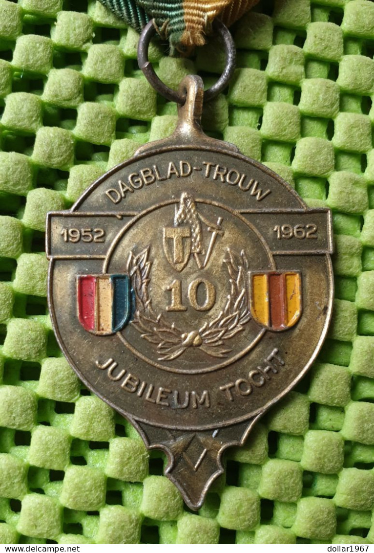 Medaille : Dagblad - Trouw 1952-1962 Jubileum Tocht -  Original Foto  !!  Medallion  Dutch - Autres & Non Classés