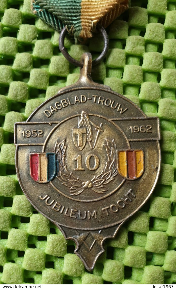 Medaille : Dagblad - Trouw 1952-1962 Jubileum Tocht -  Original Foto  !!  Medallion  Dutch - Sonstige & Ohne Zuordnung