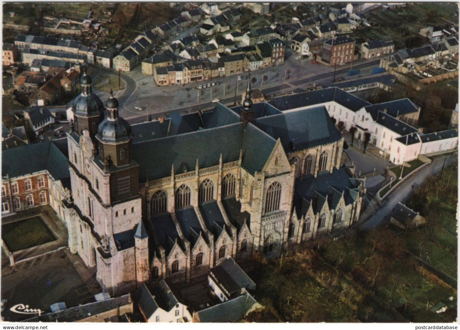 St-Hubert - Vue Aérienne - La Basilique - & Air View - Saint-Hubert