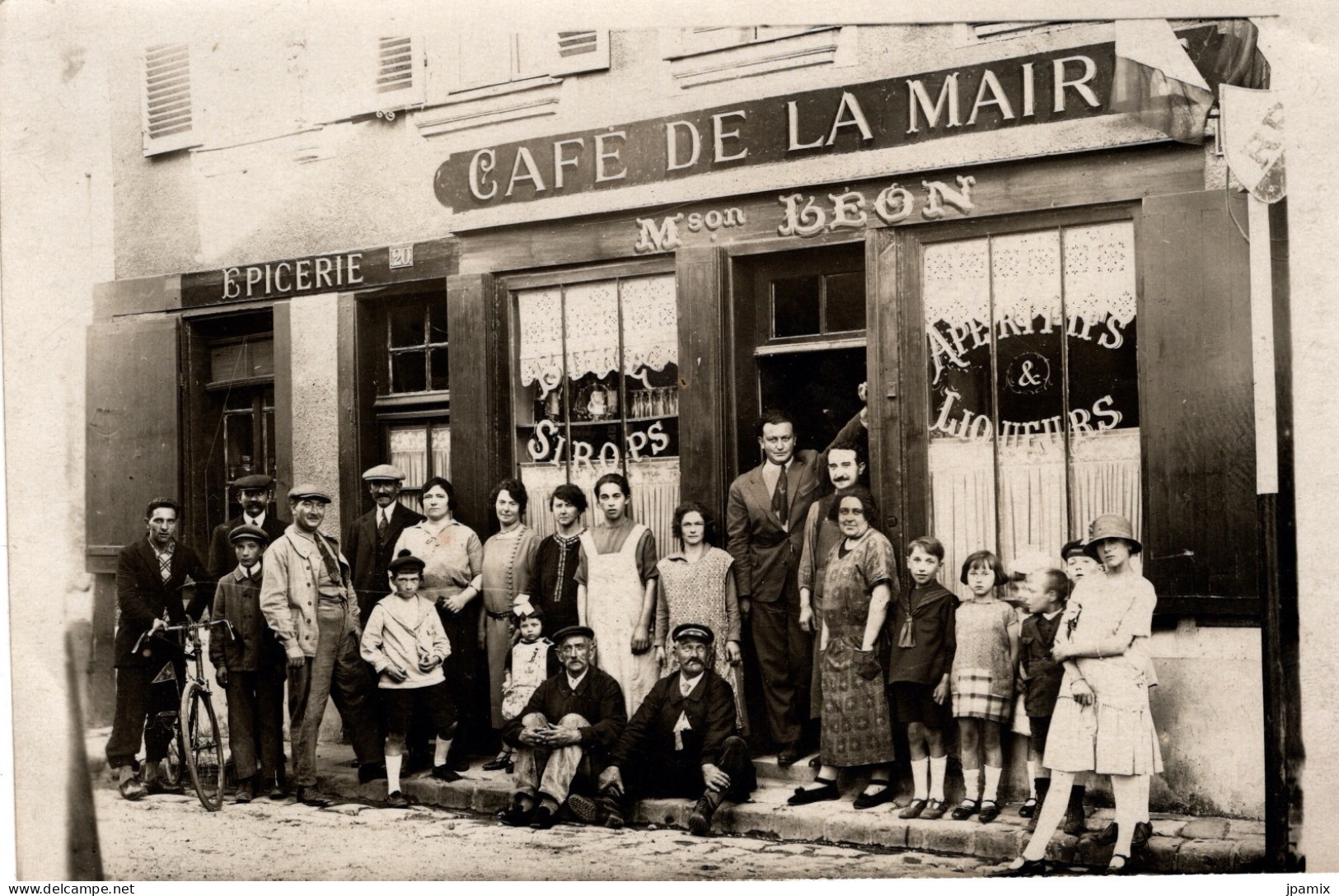 Carte Photo : Café De La Mairie , Maison Léon , épicerie , Devanture Et Belle Animation ( Sans Doute à Limay ) - Cafés