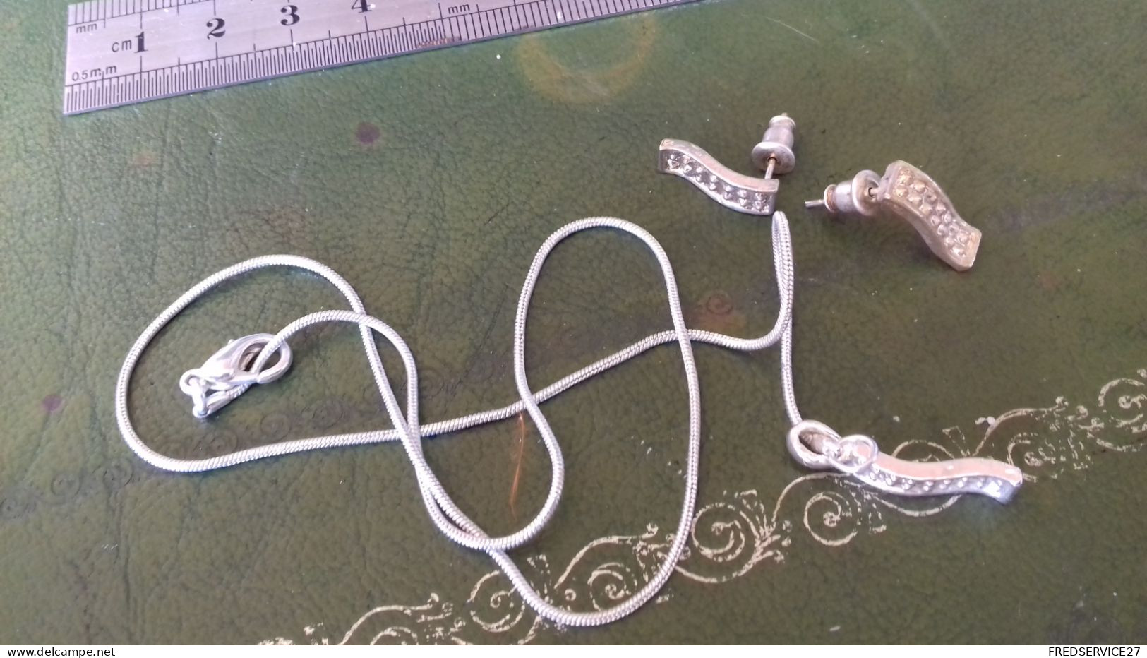 B16 / ENSEMBLE COLLIER BOUCLE D OREILLE COULEUR ARGENTES - Necklaces/Chains