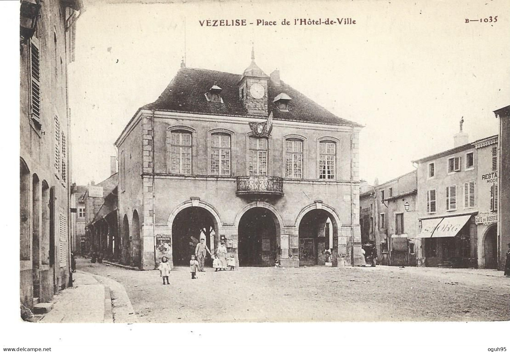 54 - VEZELISE - Place De L'Hôtel De Ville  (très Petite Animation) - Vezelise