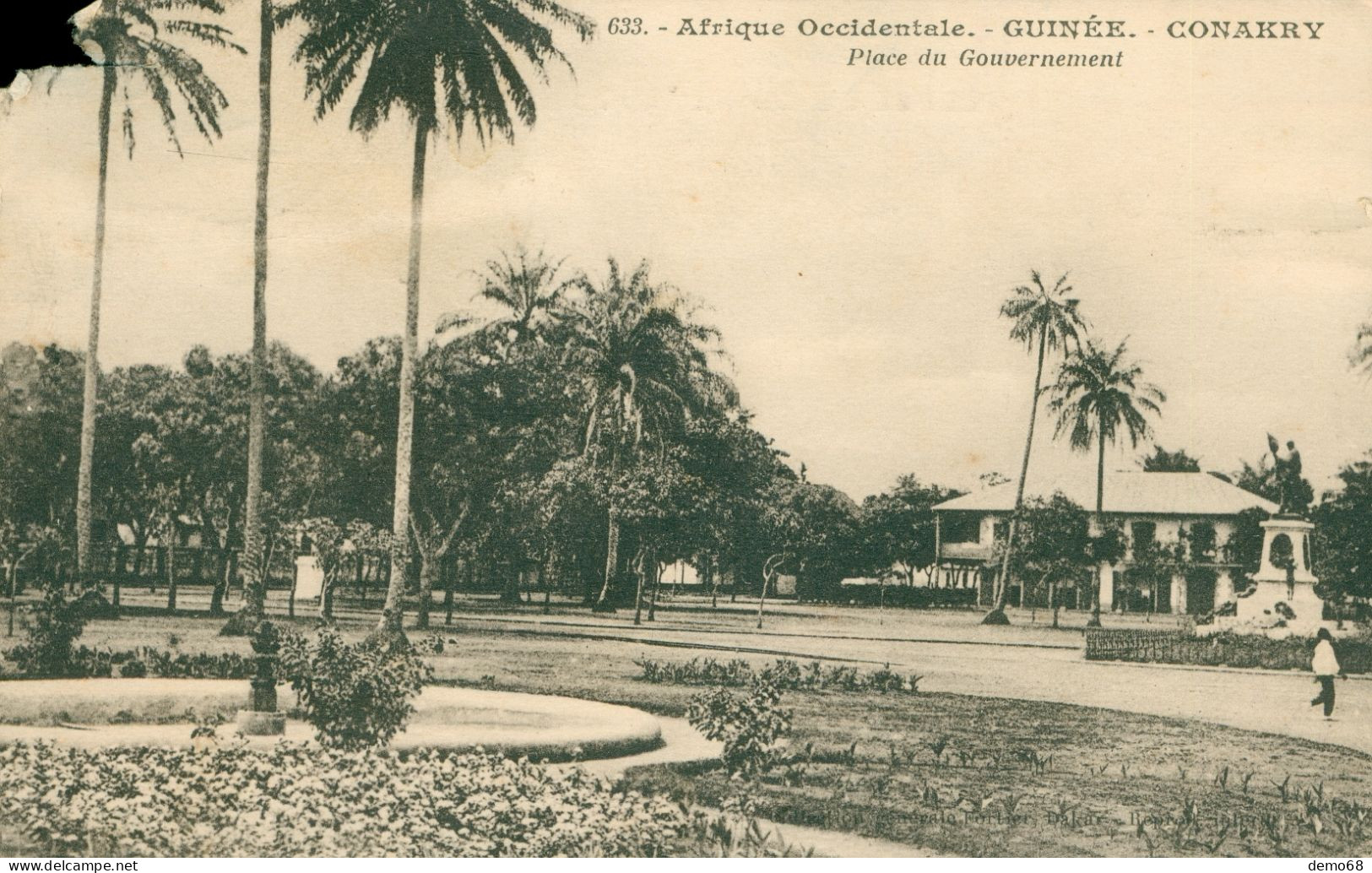 Afrique Africa Guinée (Française? )  Conakry Konakry Capitale  Place Du Gouvernement Petit Manque à Gauche - Guinée