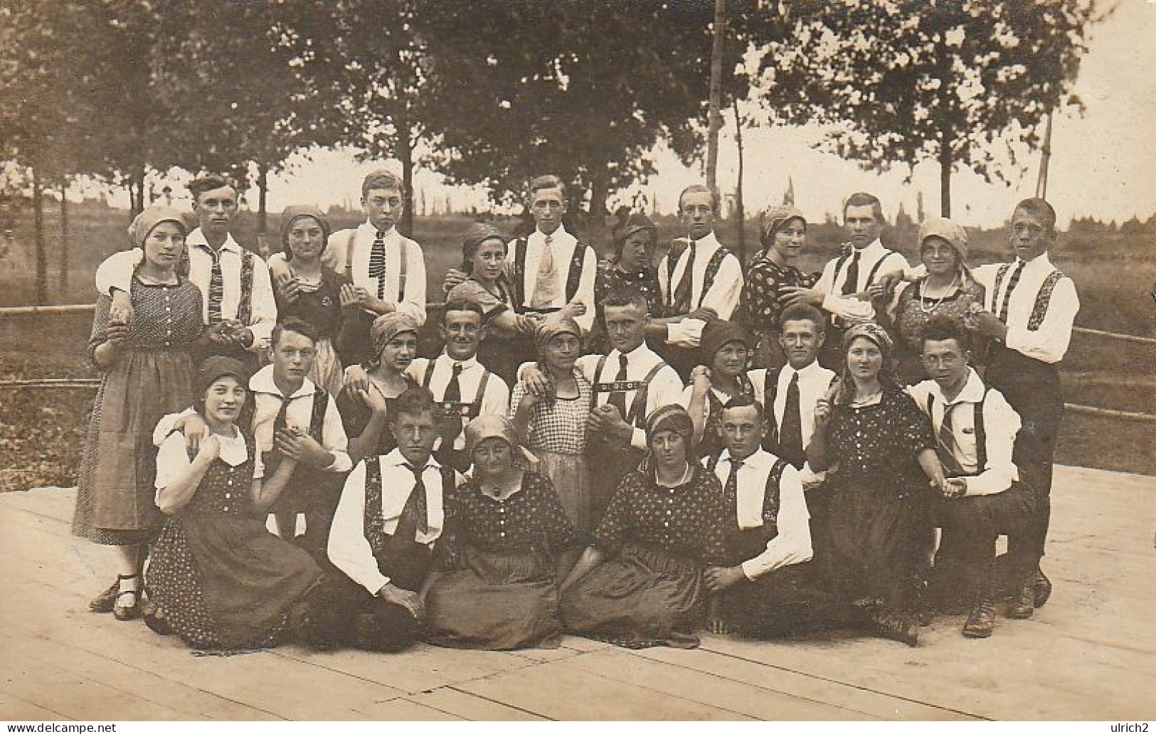 AK Foto Gruppe Männer Und Frauen In Tracht - Ca. 1920  (68341) - Bekende Personen