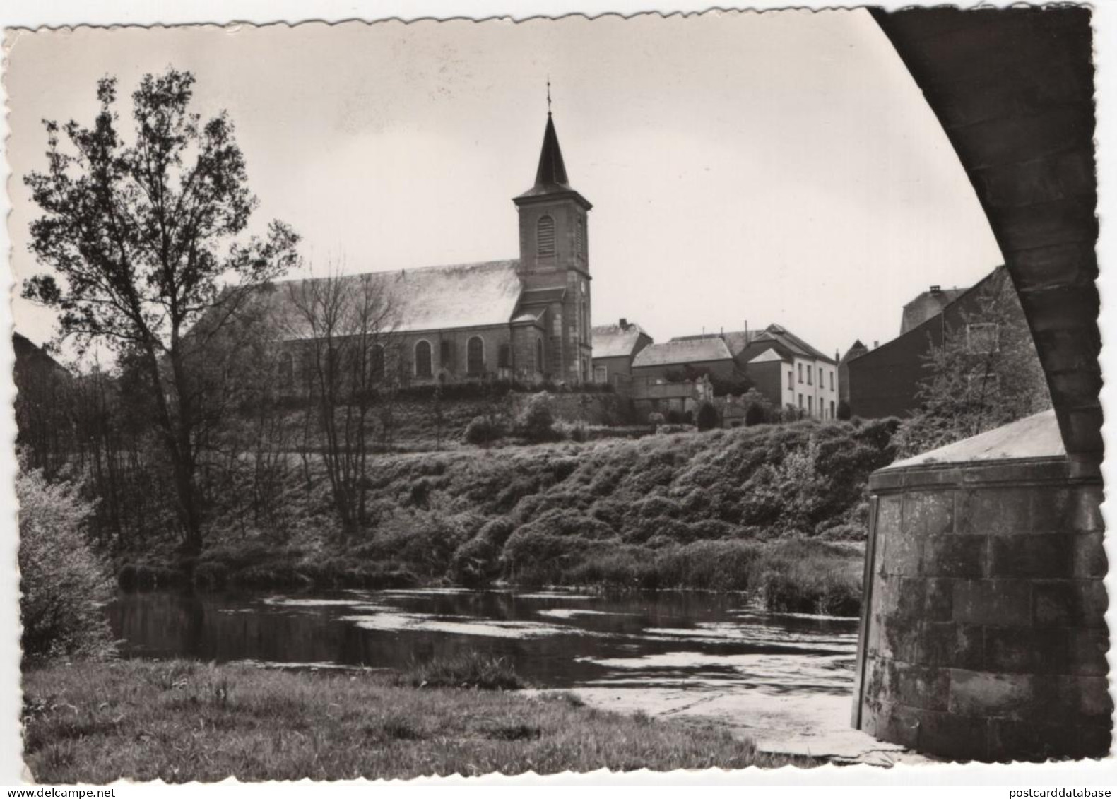 Tintigny - L'église Vue Sous Le Pont De La Semois - Tintigny