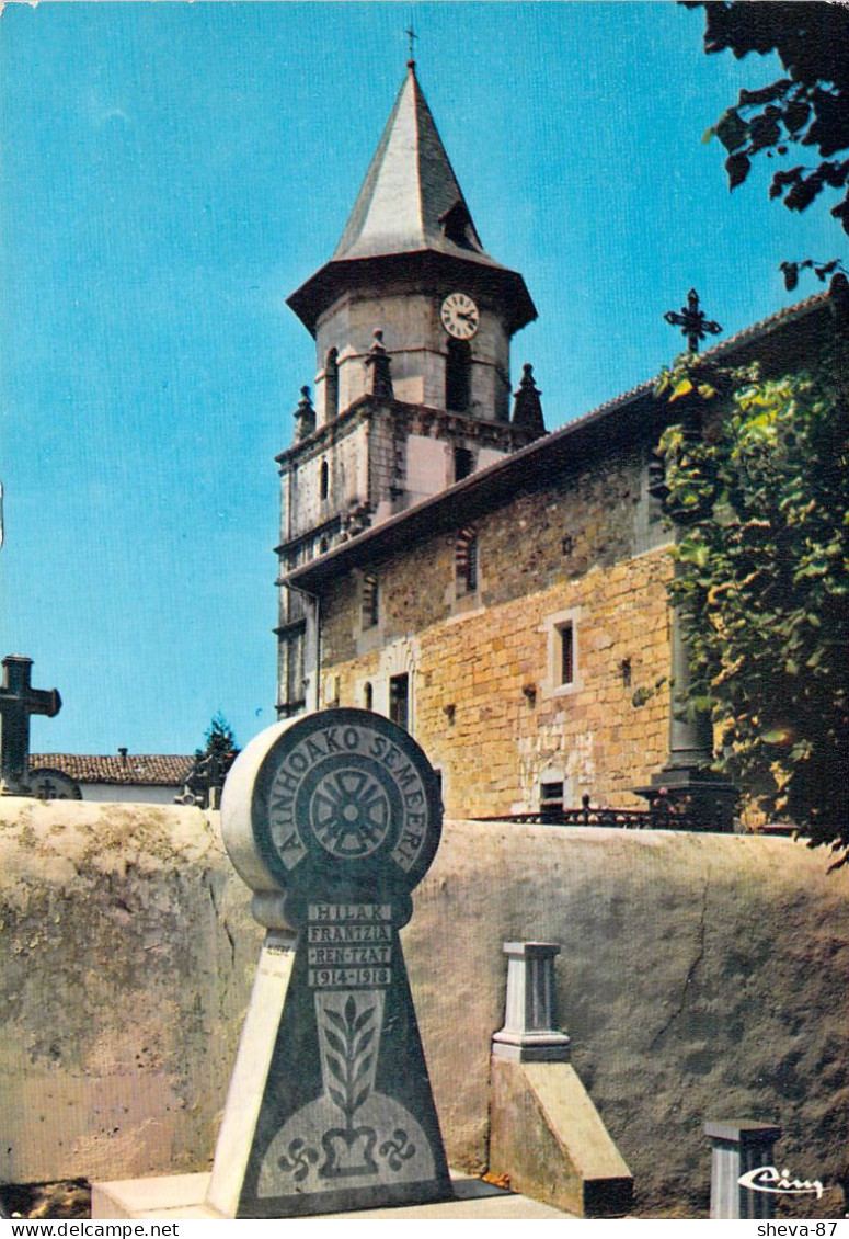 64 - Aïnhoa - L'église Et Le Monument Aux Morts - Ainhoa