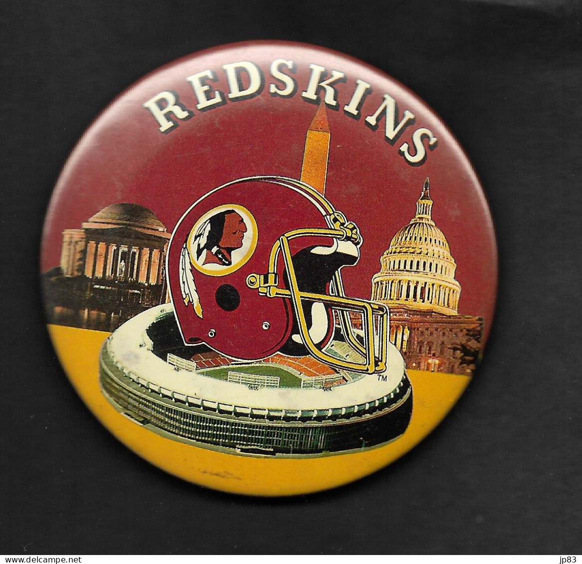 BADGE AVEC EPINGLE AU DOS WASHINGTON REDSKINS 8,5 X 8,5 - Washington Redskins