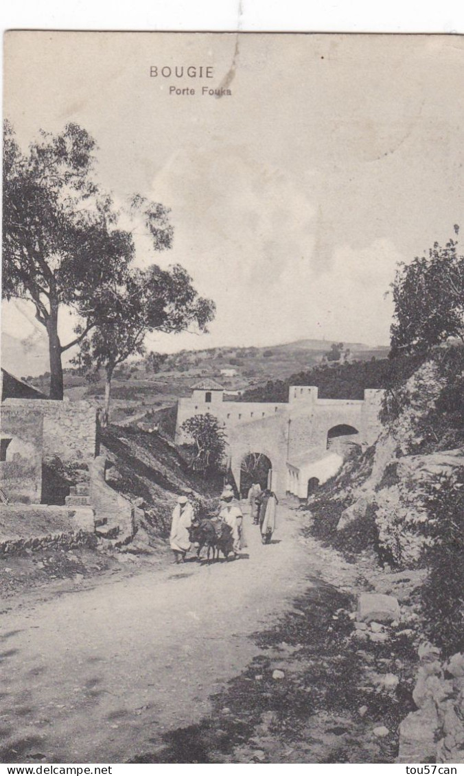 BEJAIA  -  BOUGIE  - ALGERIE  -  CPA ANIMEE DE 1914  -  PORTE FOUKA. - Bejaia (Bougie)