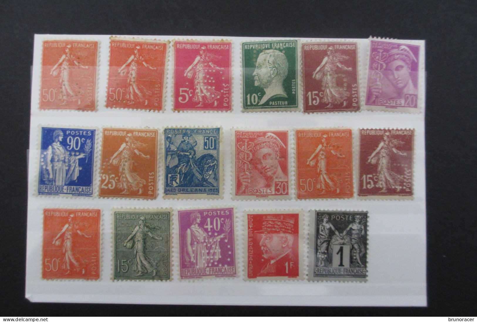 LOT FRANCE 17 TIMBRES PERFORES NEUFS SURTOUT SANS GOMME VOIR SCANS - Unused Stamps