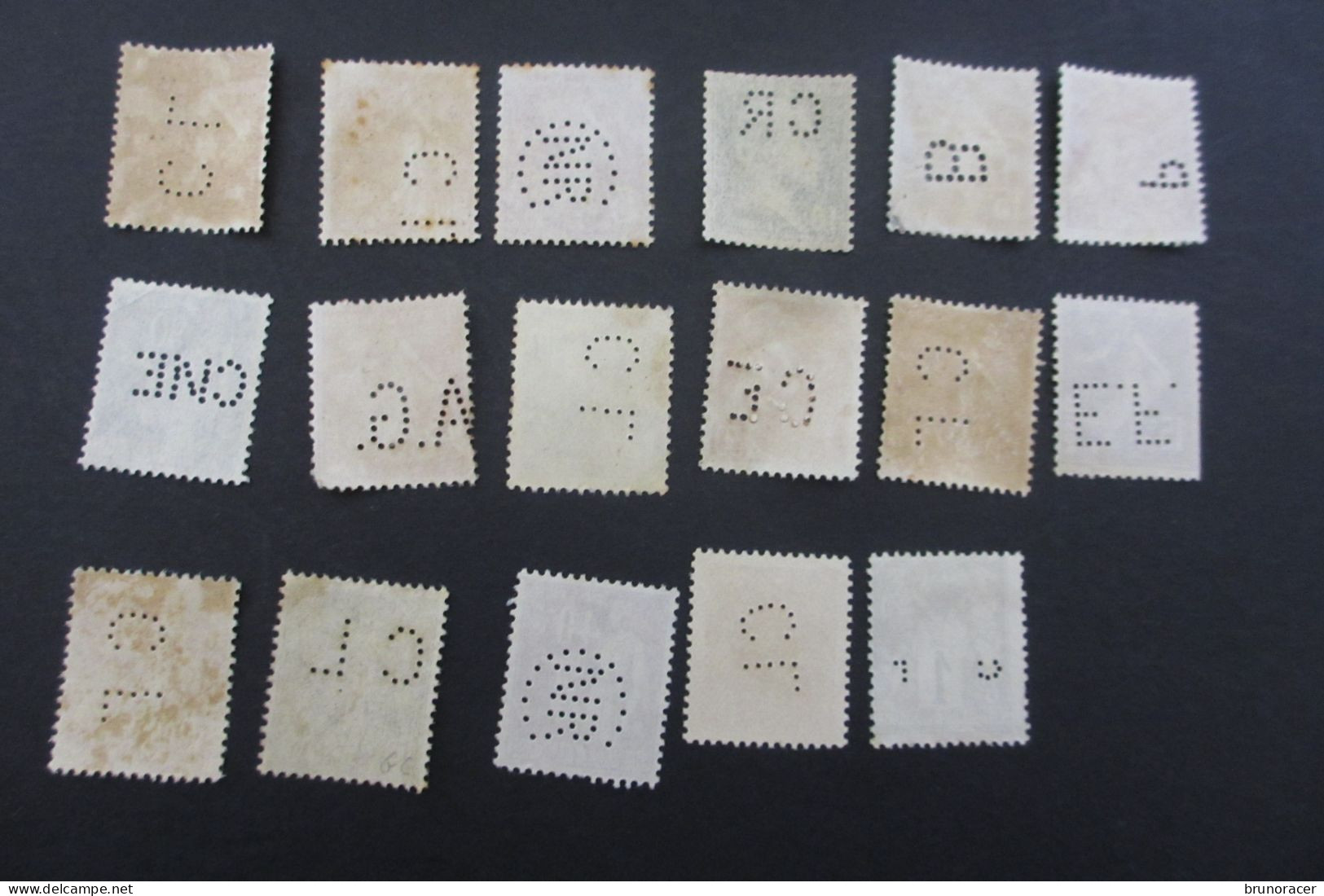 LOT FRANCE 17 TIMBRES PERFORES NEUFS SURTOUT SANS GOMME VOIR SCANS - Unused Stamps