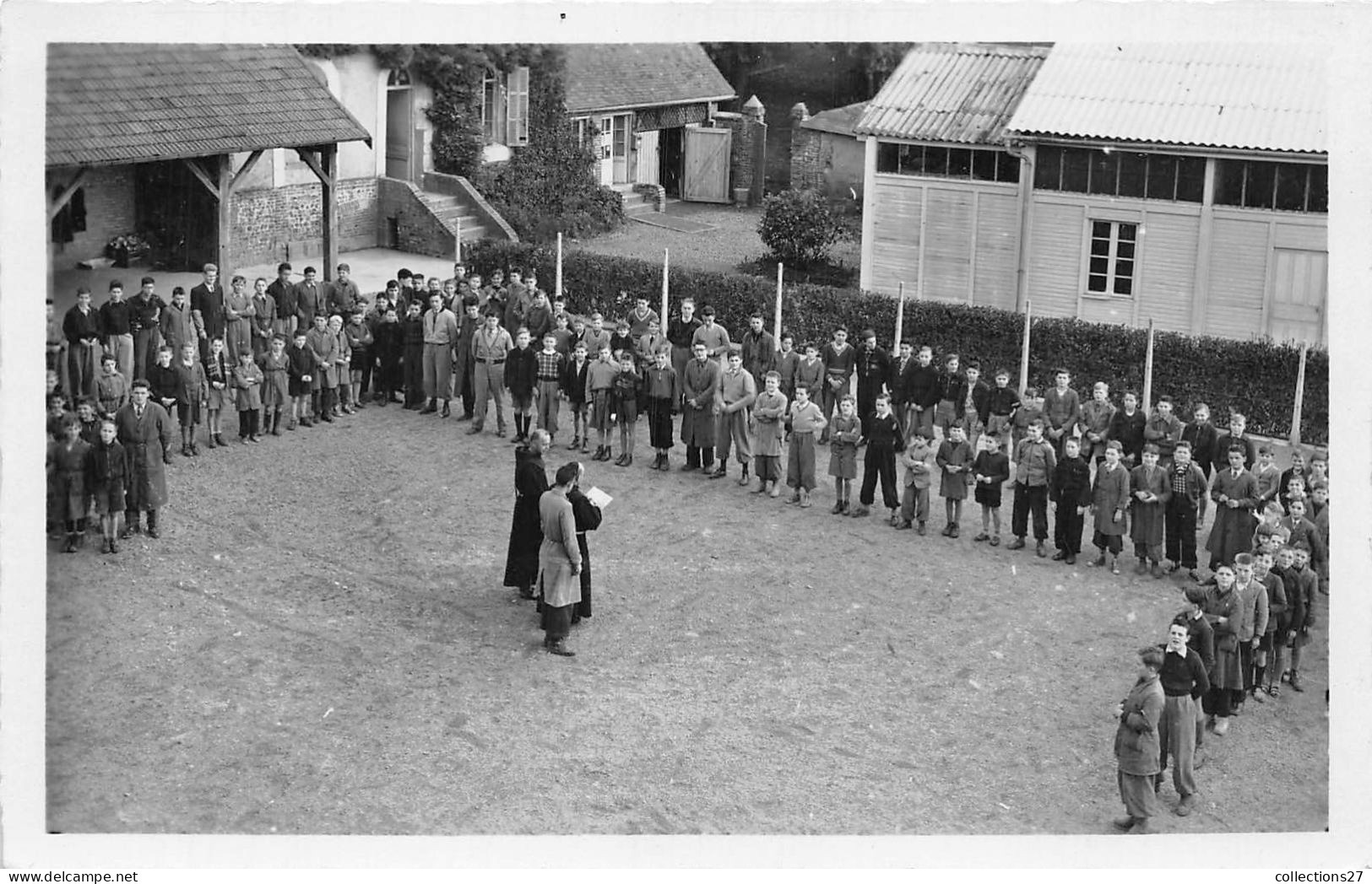 27-BERNAY- CARTE-PHOTO - PETIT SEMINAIRE DES MISSIONS DISTRIBUTION DU COURRIER - Bernay