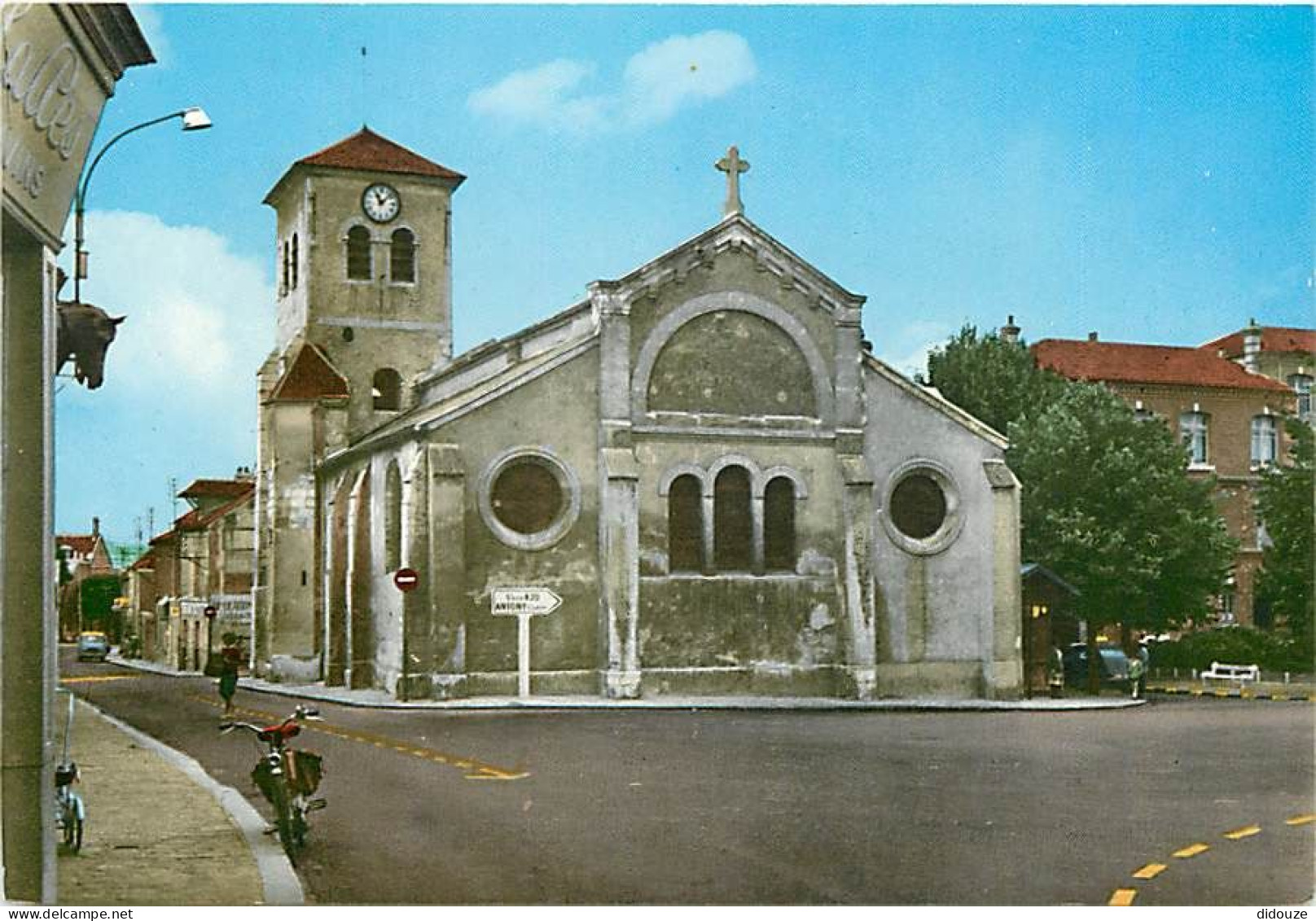 94 - Fresnes - L'Eglise - Mobylette - CPM - Carte Neuve - Voir Scans Recto-Verso - Fresnes