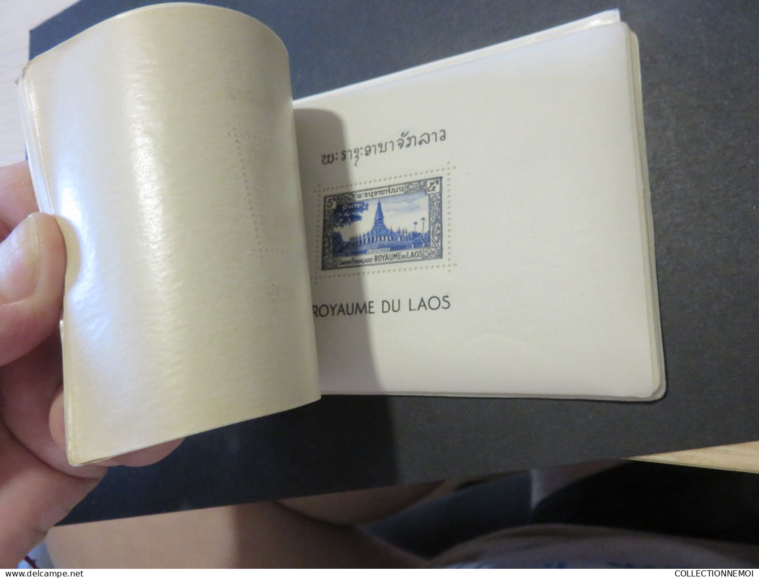 CARNET DU LAOS   ,,26 feuillets complet ,avec des feuillets cristal de protection et SANS CHARNIERE