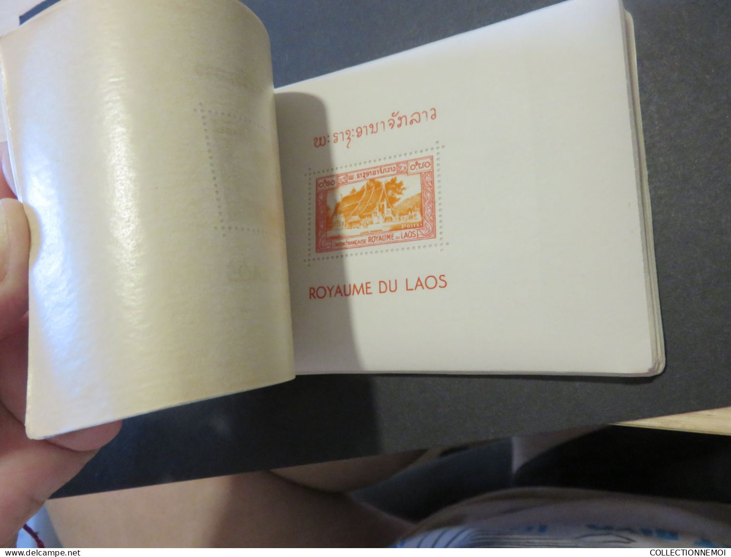 CARNET DU LAOS   ,,26 feuillets complet ,avec des feuillets cristal de protection et SANS CHARNIERE