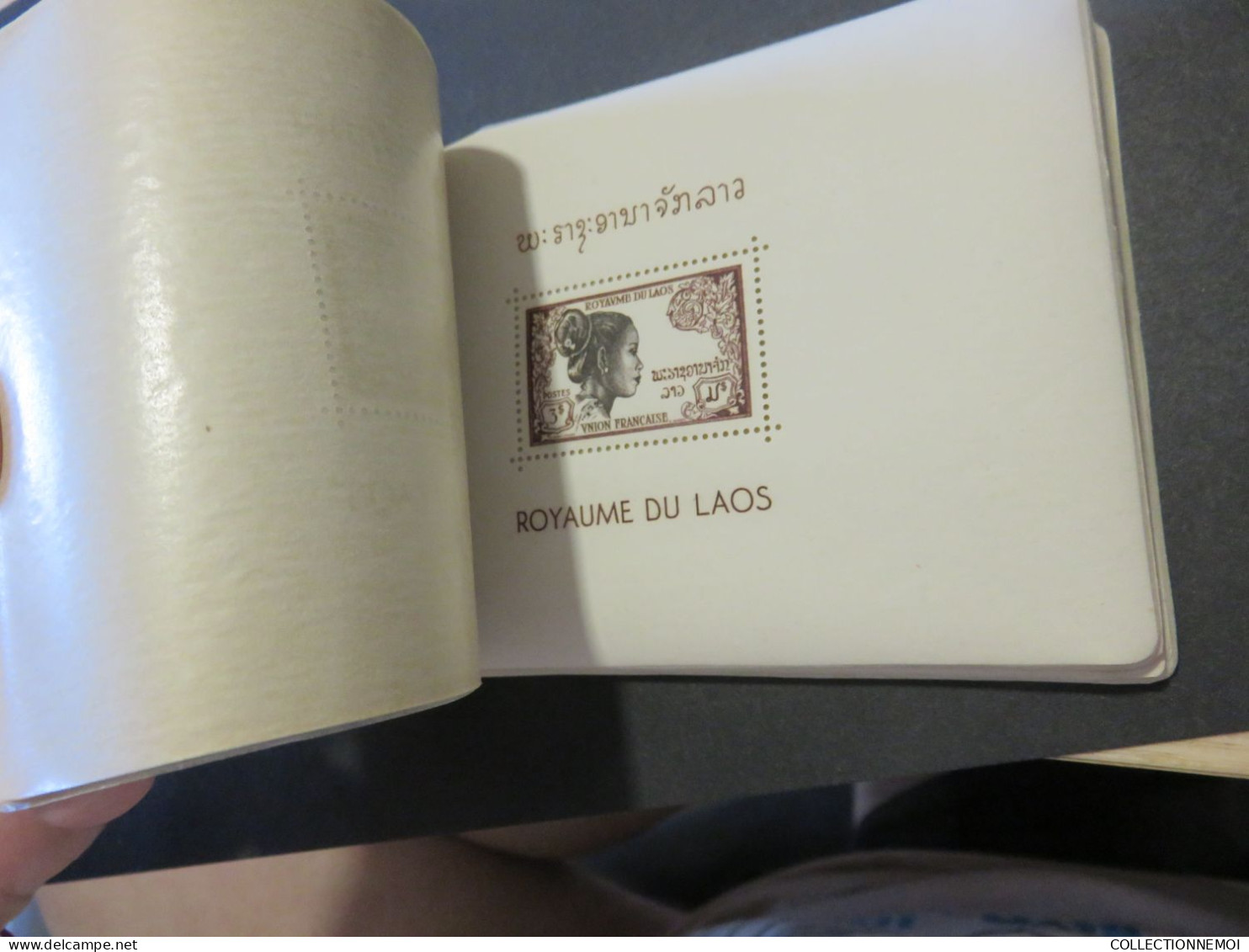 CARNET DU LAOS   ,,26 feuillets complet ,avec des feuillets cristal de protection et SANS CHARNIERE