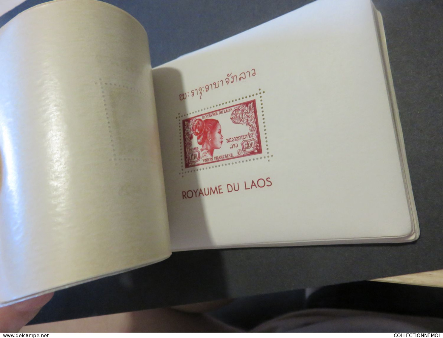 CARNET DU LAOS   ,,26 feuillets complet ,avec des feuillets cristal de protection et SANS CHARNIERE