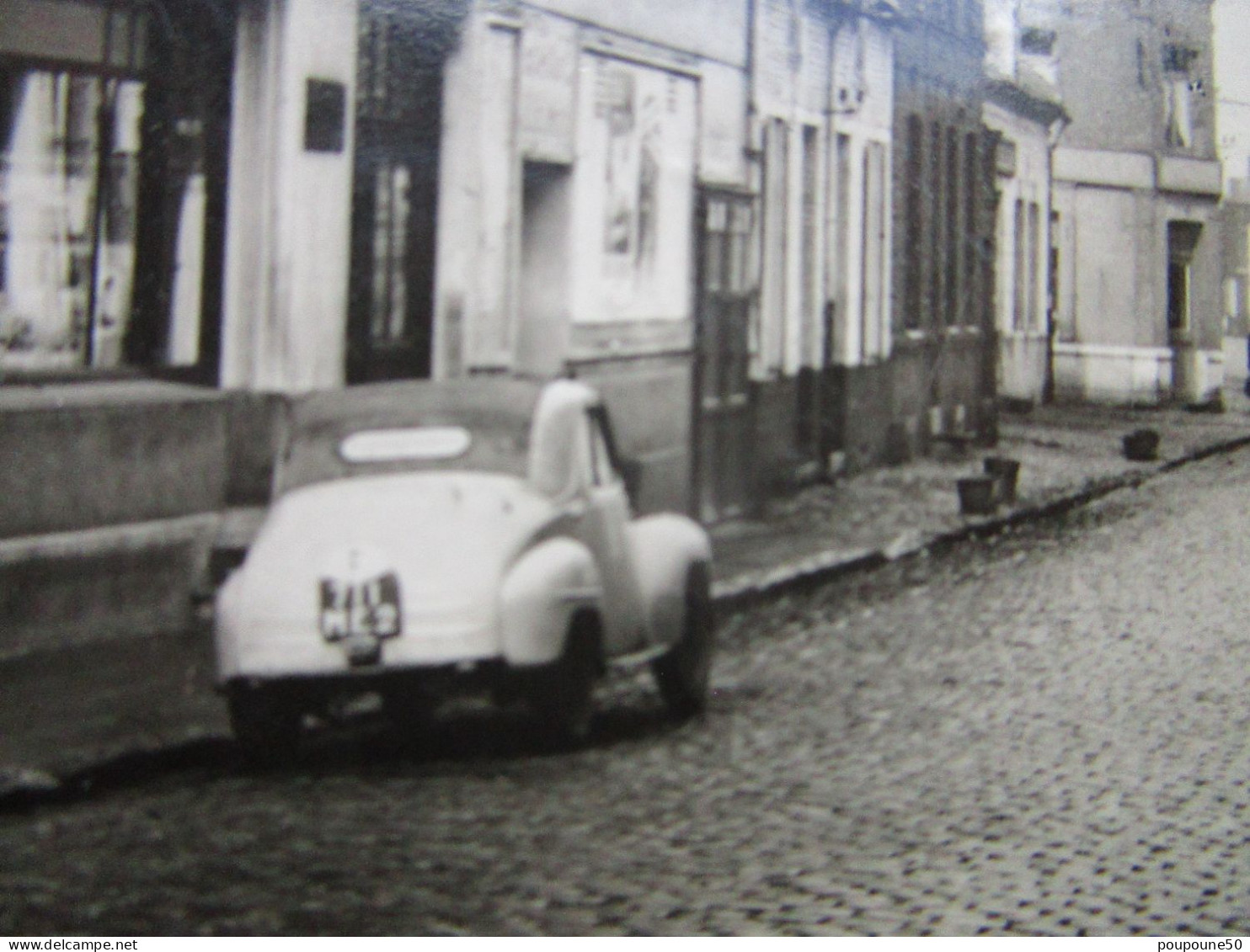 CP 59 Nord FRESNES SUR ESCAUT Prés Saint Amand Les Eaux - Mini Voiture SIMCA 6 La Rue Etienne Bancel Café Renaissance - Saint Amand Les Eaux