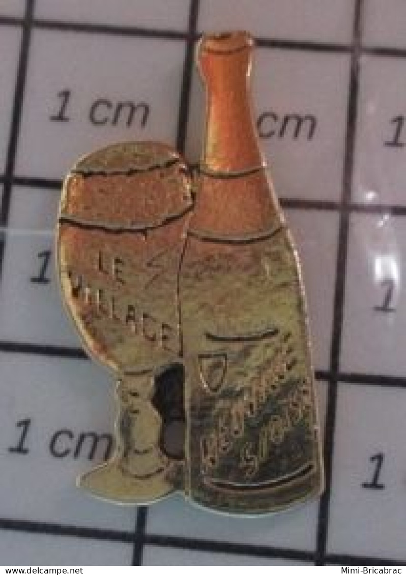 511B Pin's Pins / Beau Et Rare / BIERES / BOUTEILLE ET VERRE DE BIERE LE VILLAGE - Birra