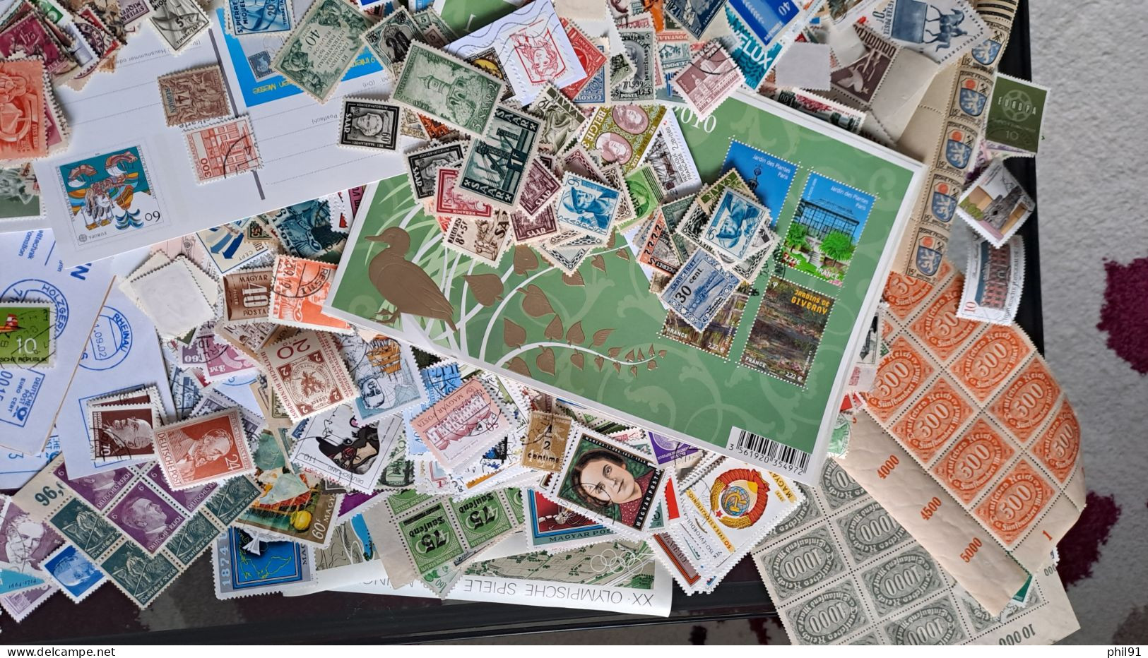 GROS VRAC DE TIMBRES EUROPE  FRANCE  MONDE DANS UNE BOITE  2.2KG - Lots & Kiloware (mixtures) - Min. 1000 Stamps