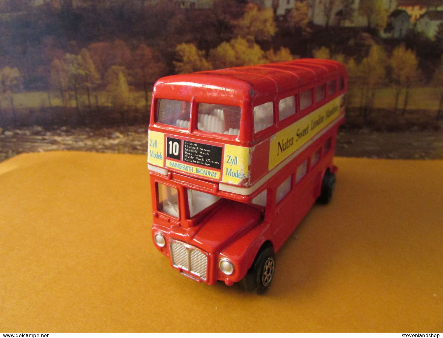 LONDON BUS, ROUTEMASTER ; LIJN 10 EASTEN - KNIGHT BRIDGE - Trucks, Buses & Construction