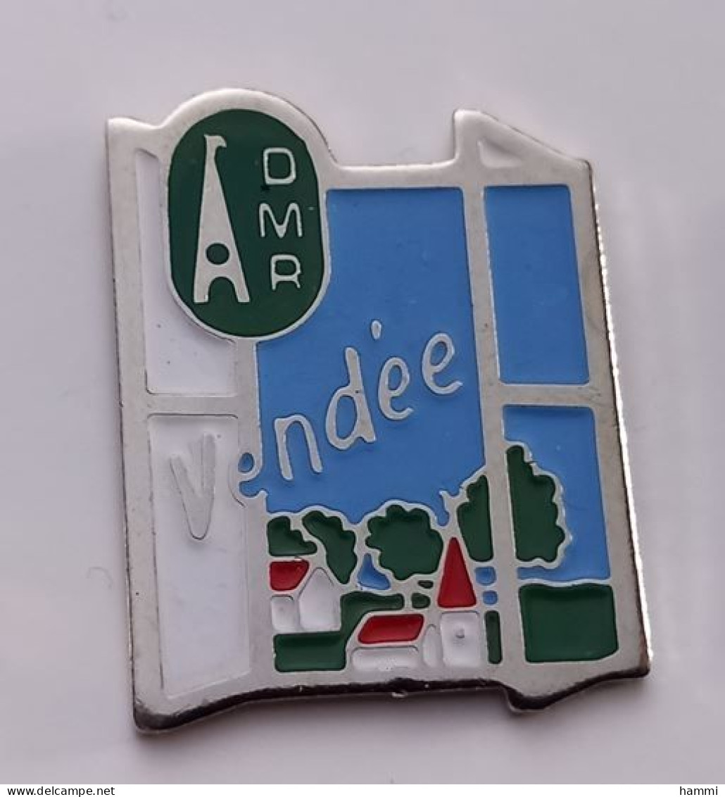 A112 Pin's Fédération ADMR Vendée La Roche-sur-Yon Achat Immédiat - Verenigingen