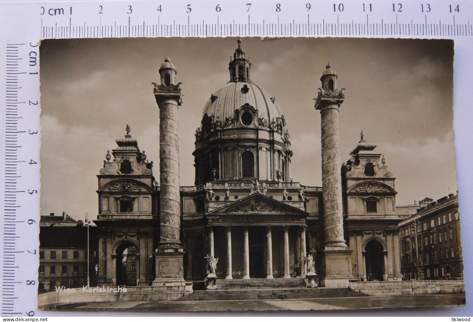 Wien, Vienna - Karlskirche - Églises