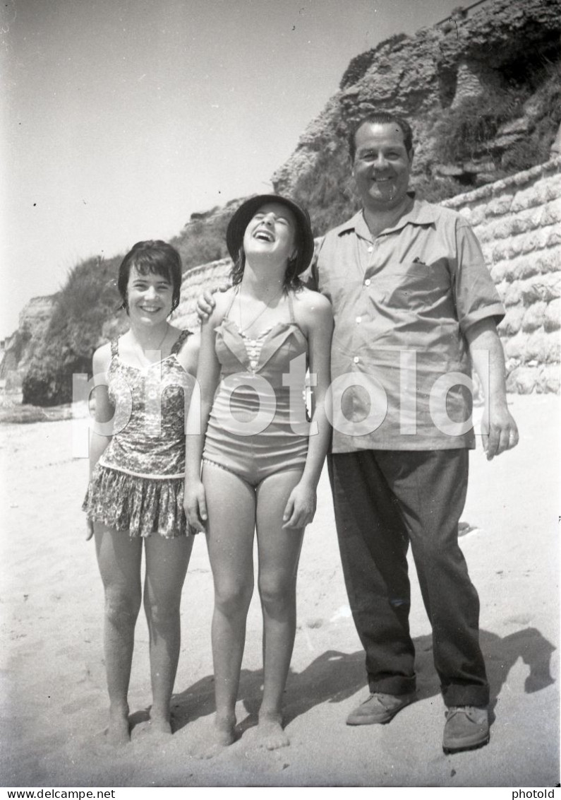 7 NEGATIVES SET BOYS GIRLS BEACH PLAGE PORTUGAL ORIGINAL AMATEUR 60/90mm NEGATIVE NOT PHOTO FOTO - Zonder Classificatie