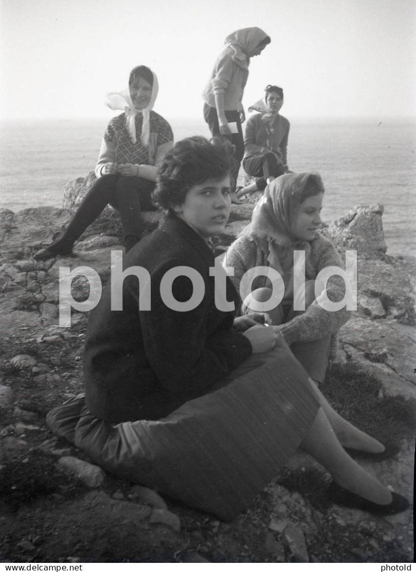 7 NEGATIVES SET BOYS GIRLS BEACH PLAGE PORTUGAL ORIGINAL AMATEUR 60/90mm NEGATIVE NOT PHOTO FOTO - Zonder Classificatie