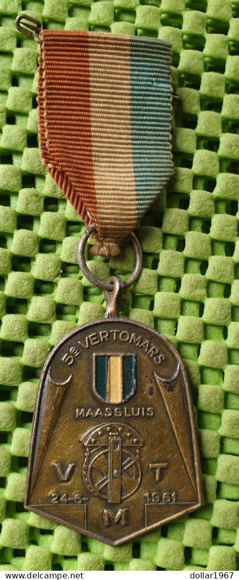 Medaille : 5e. Vertomars Maassluis 24-6-1961. -  Original Foto  !!  Medallion  Dutch - Other & Unclassified