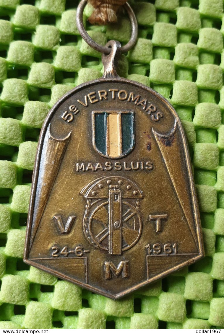 Medaille : 5e. Vertomars Maassluis 24-6-1961. -  Original Foto  !!  Medallion  Dutch - Autres & Non Classés