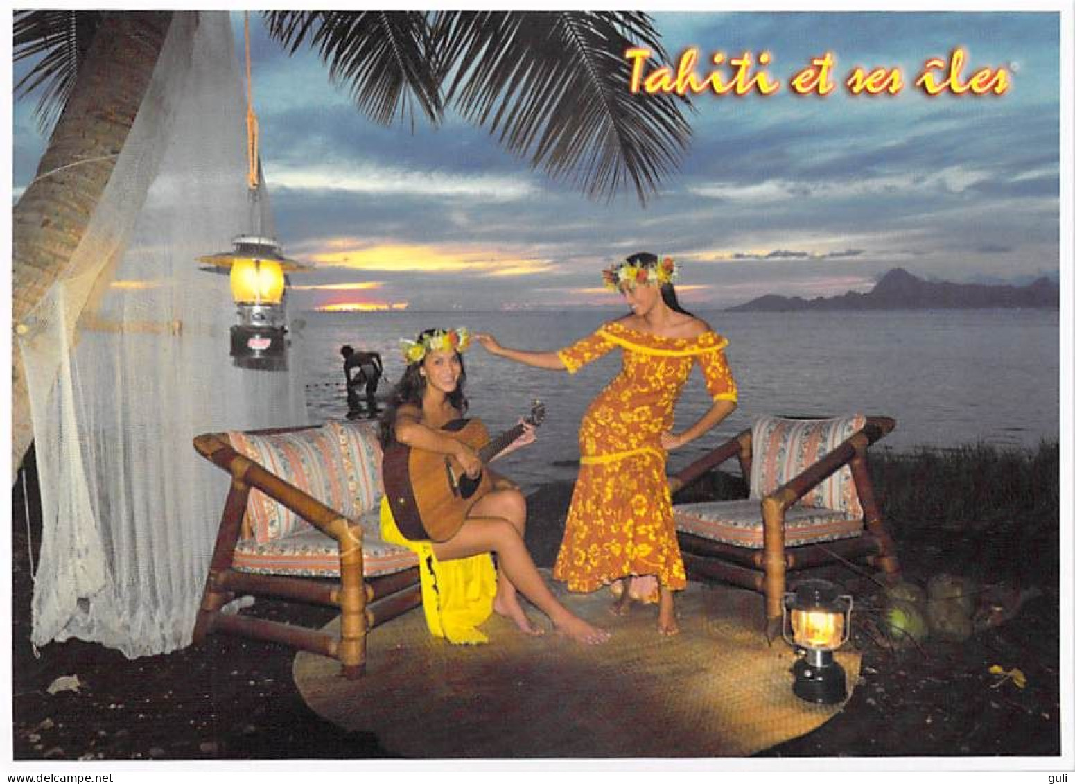 Polynésie Française TAHITI Et Ses îles La Magie Des Mers Du Sud Est Toujours Là (danse Vahinés Guitare) - T.Sylvain 1595 - Polynésie Française