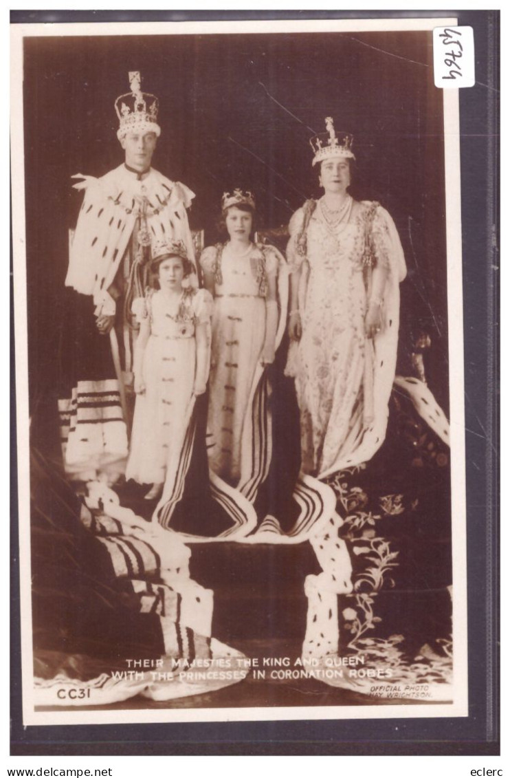 GRANDE BRETAGNE - KING GEORGES VI AND QUEEN EITH THE PRINCESSES IN CORONATION ROBES - TB - Familles Royales