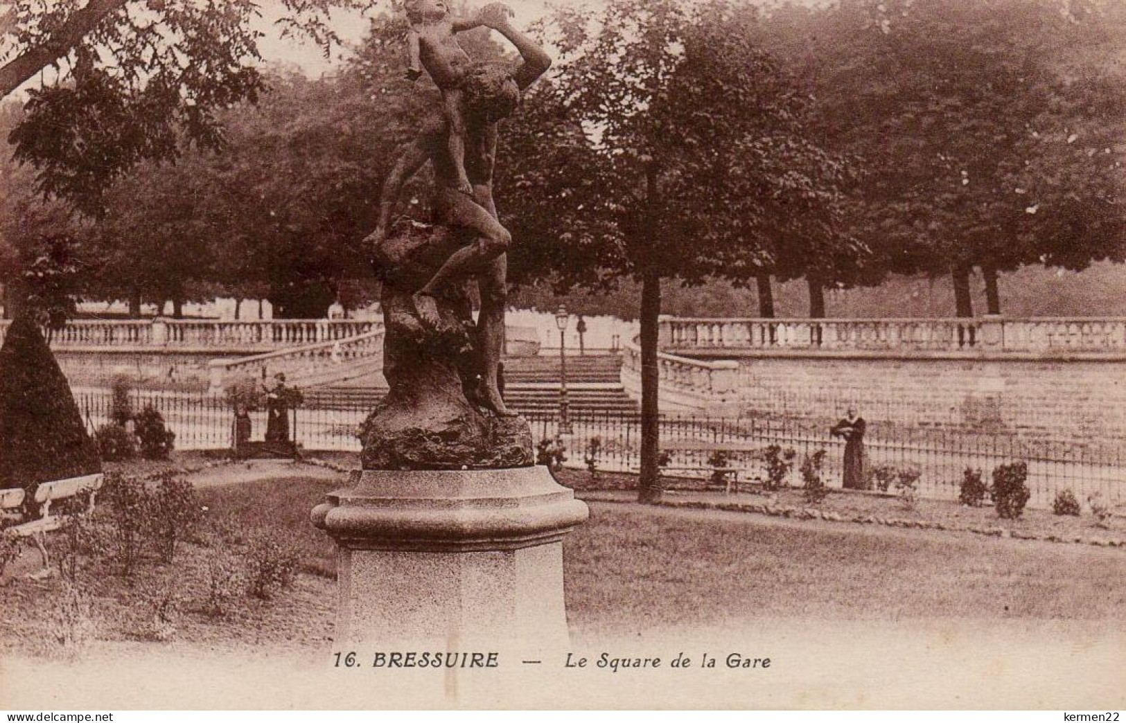 CPA 79 BRESSUIRE Le Square De La Gare - Bressuire