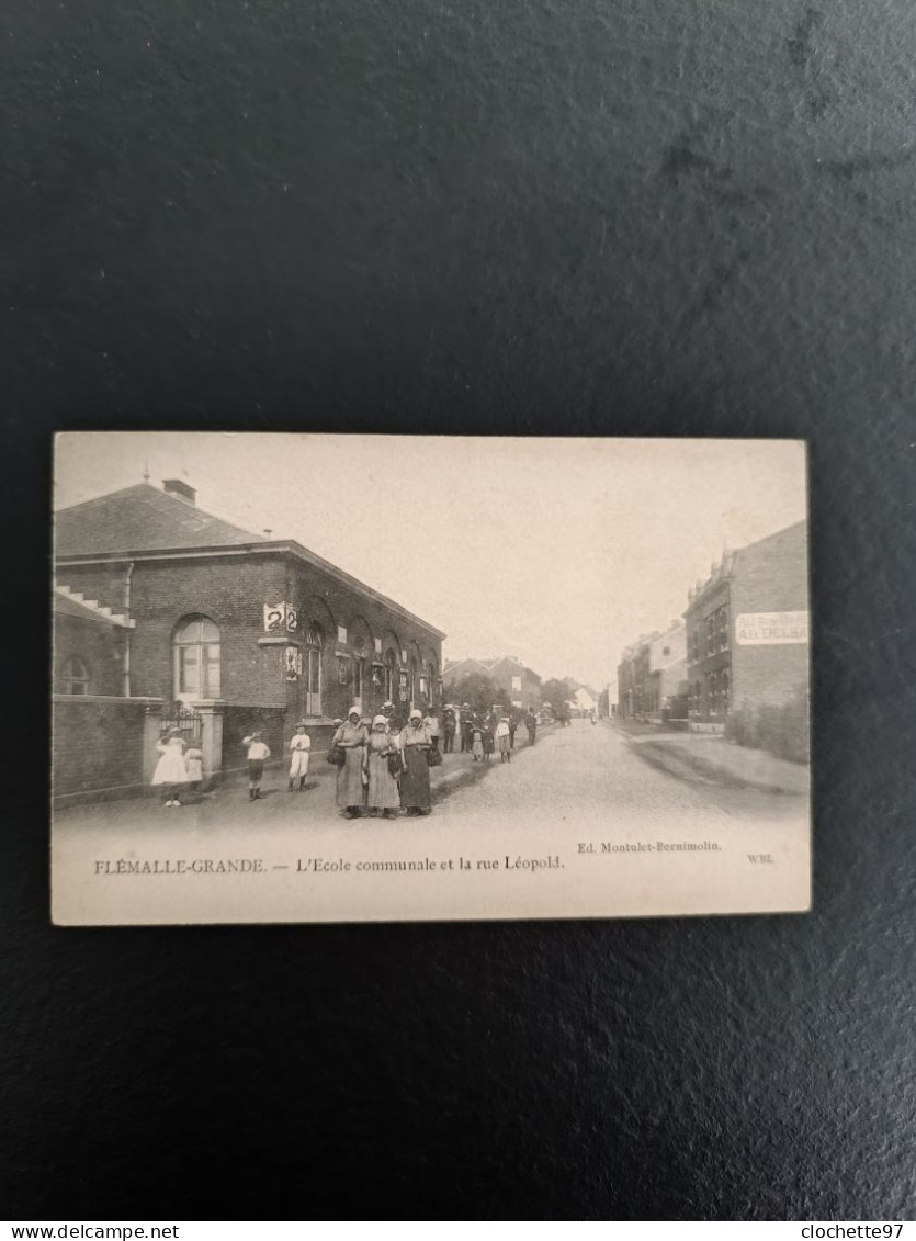 B3686- Flémalle Grande L'école Communale Et La Rue Léopold - Flémalle