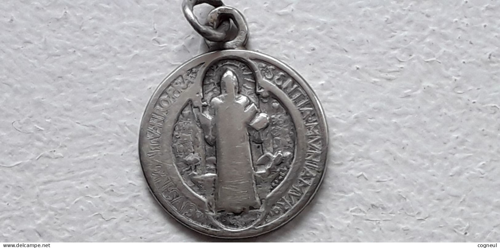 Médaille De Saint-benoit - Religion & Esotérisme