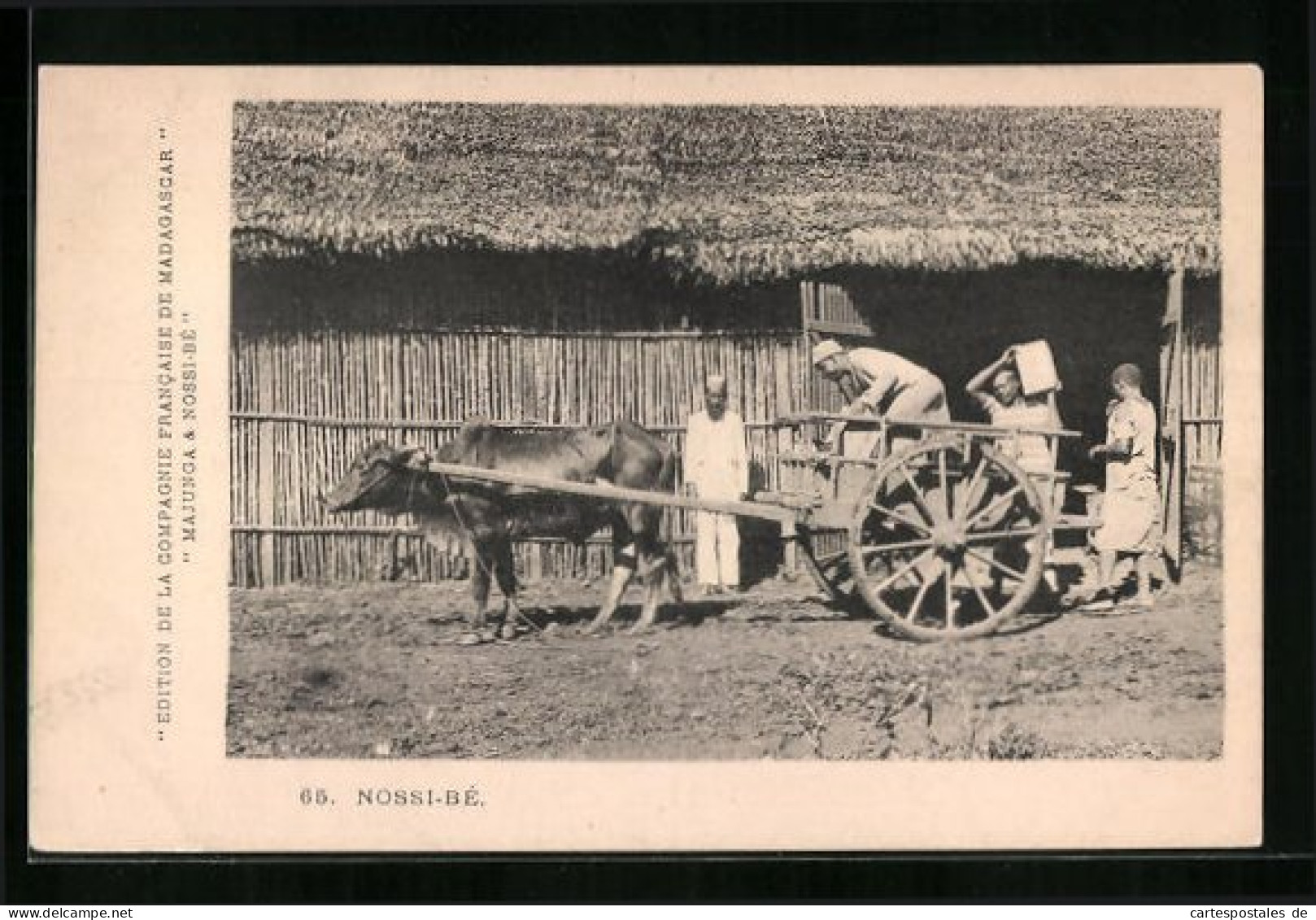 CPA Nossi-Bé, Ochsenkarren An Strohgedeckter Hütte  - Madagascar