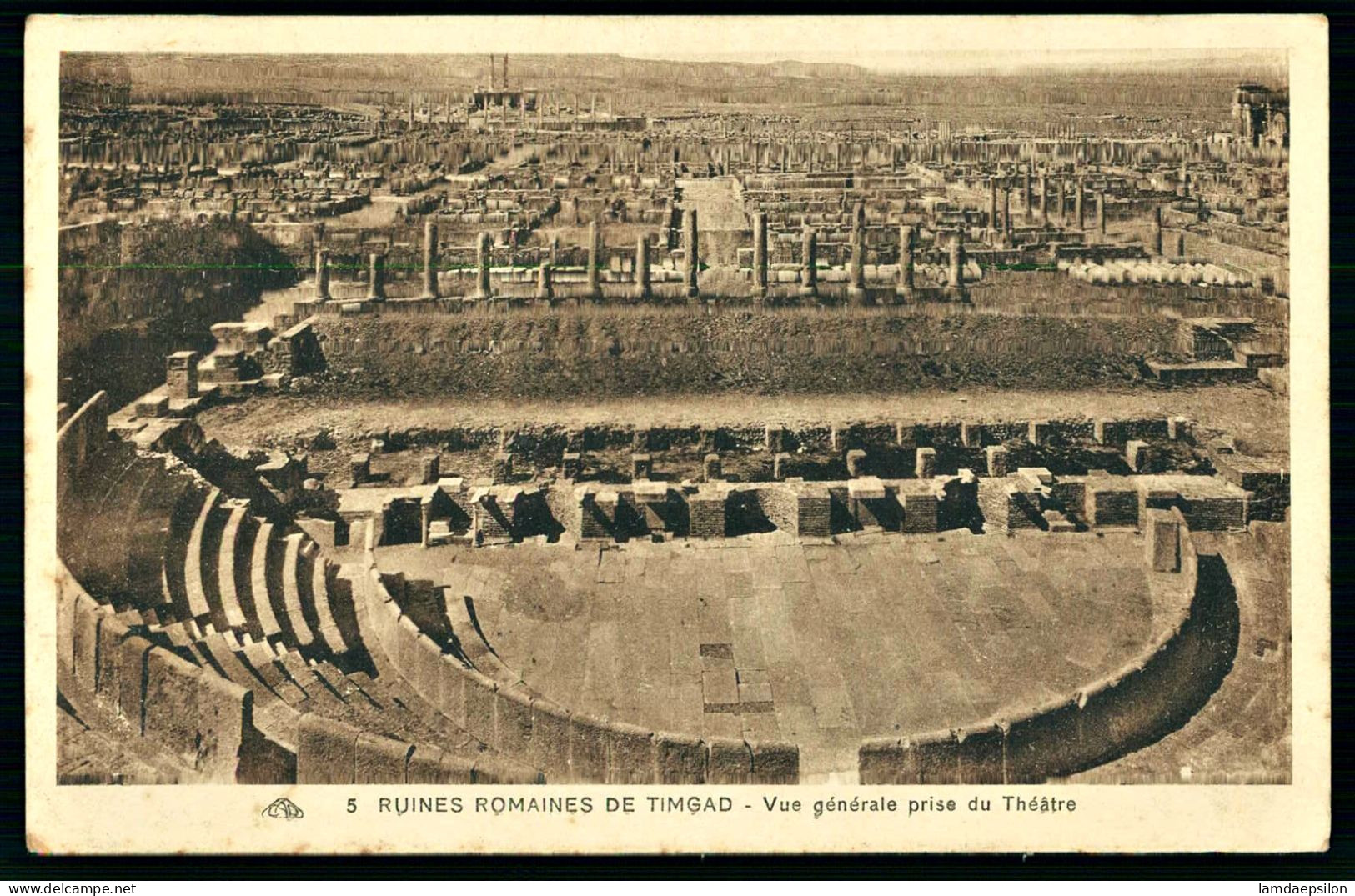 A70  ALGERIE CPA  RUINES ROMAINES DE TIMGAD - VUE GENERALE PRISE DU THEATRE - Colecciones Y Lotes