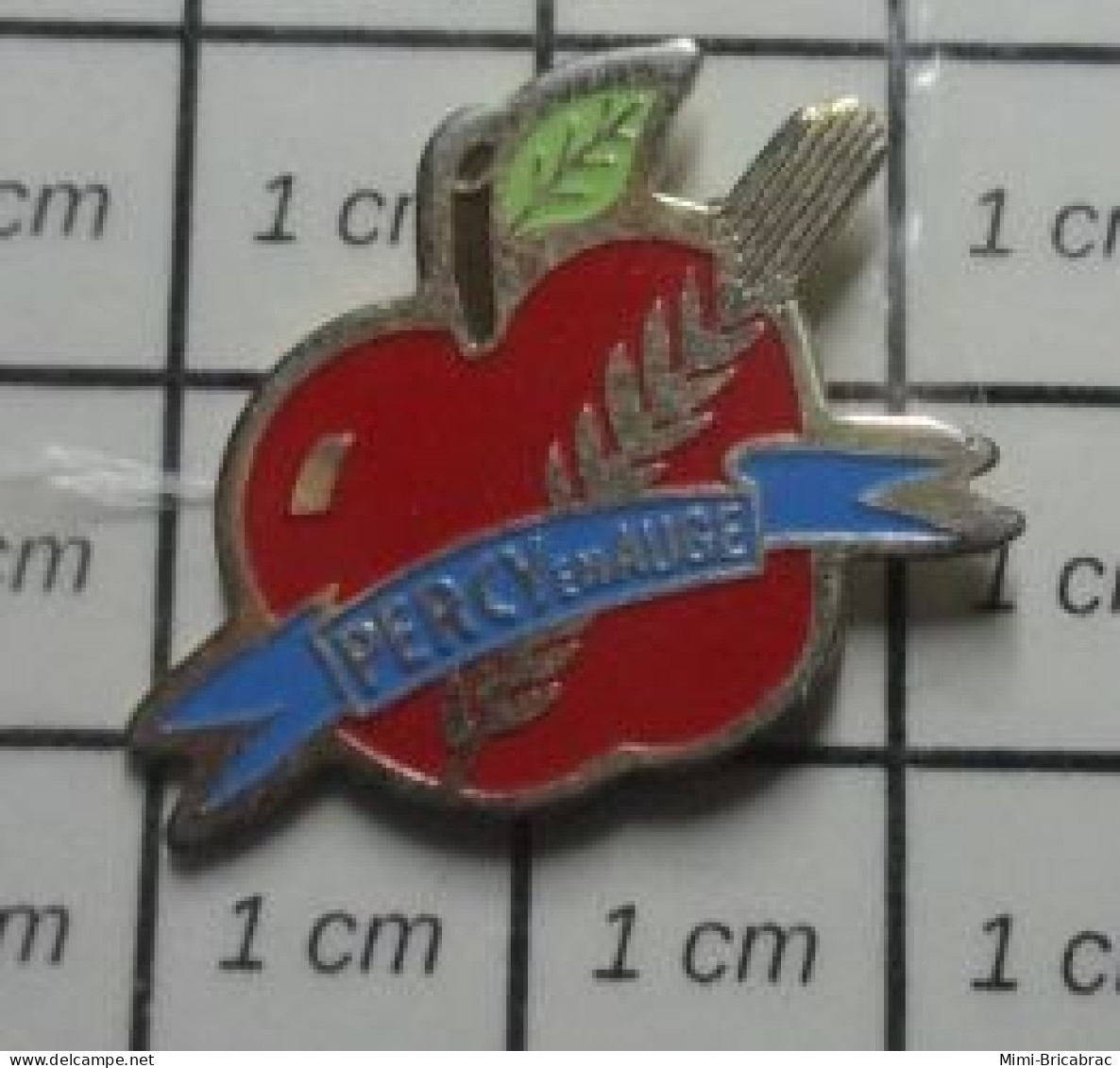 1520 Pin's Pins / Beau Et Rare / VILLES / PERCY EN AUGE CALVADOS POMME ROUGE EPI DE BLE - Città