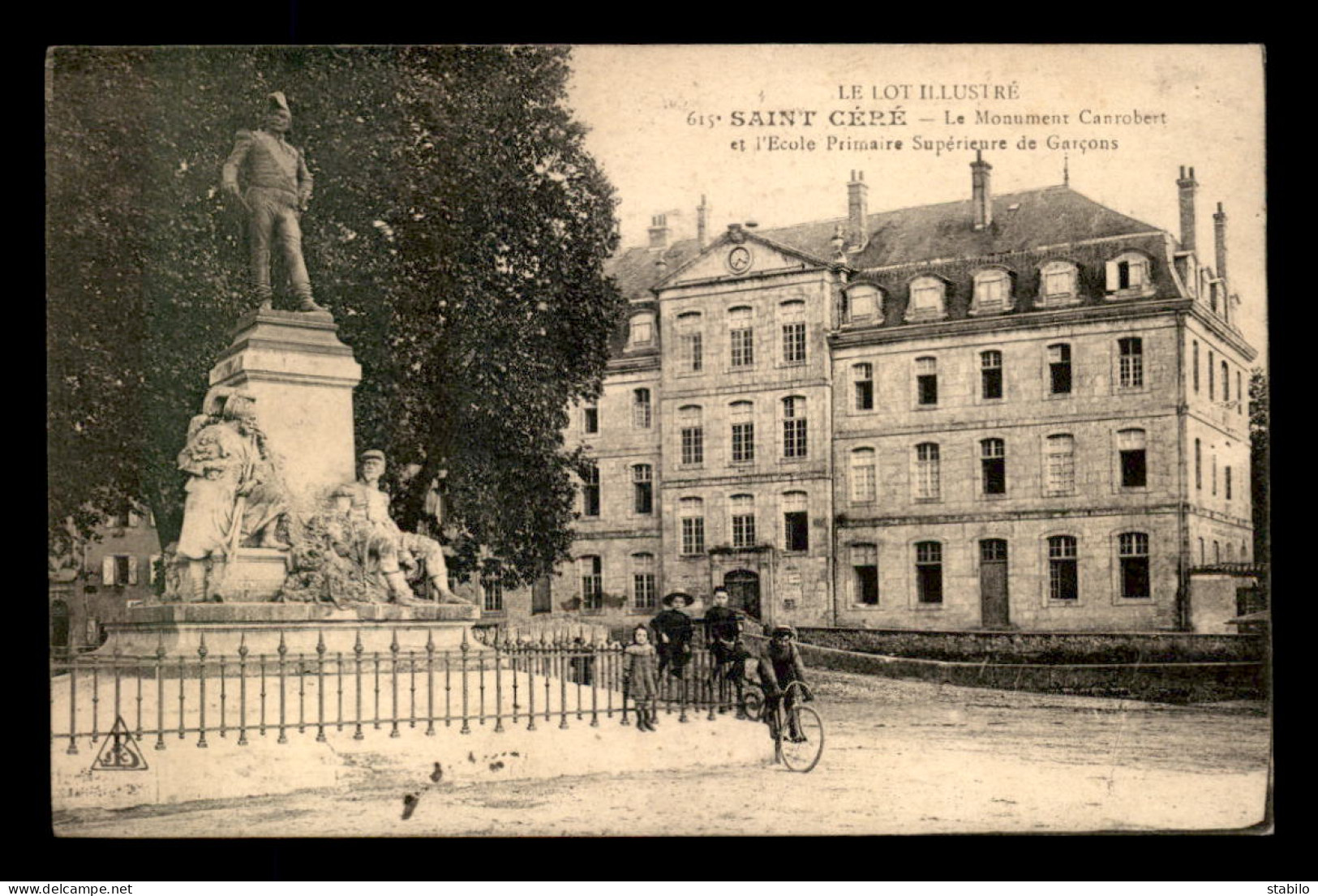 46 - SAINT-CERE - LE MONUMENT CANROBERT ET L'ECOLE PRIMAIRE DE GARCONS - Saint-Céré