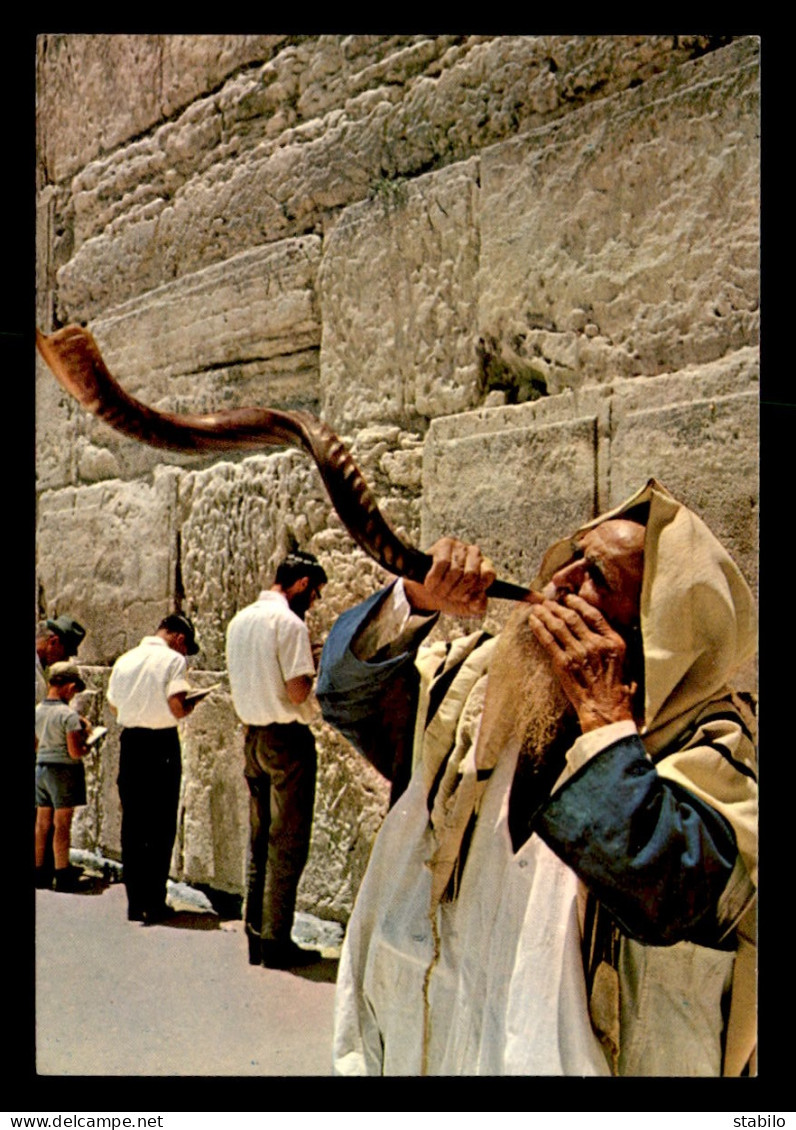 ISRAEL - BLOWING THE SHOFAR BY THE WAILING WALL JERUSALEM - Israël