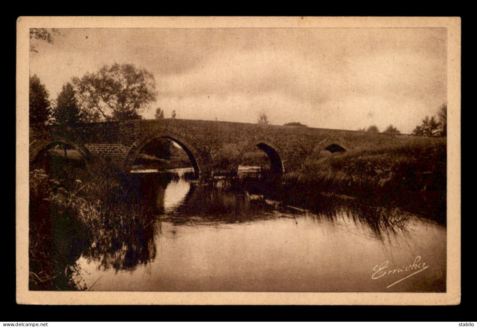 79 - ARGENTON-L'EGLISE - LE VIEUX PONT ROMAIN DU PREUIL - Argenton Chateau