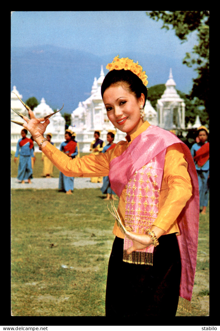 THAILANDE - THAI-ACTRESS OF CINEMA DANCING THE FON-LEB-DANCE - Thaïlande
