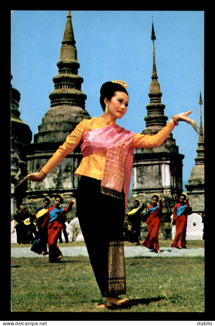 THAILANDE - THAI-ACTRESS OF CINEMA DANCING THE FON-LEB-DANCE - Thaïlande