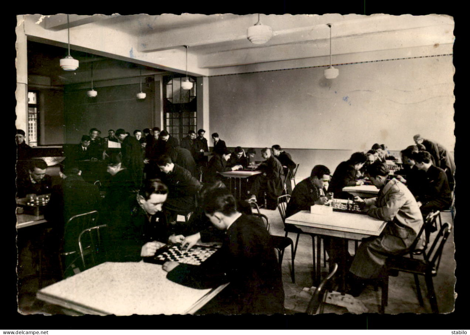 JEUX DE DAMES - PARTIE AU PENSIONNAT GODEFROY DE BOUILLON DE CLERMONT-FERRAND - Autres & Non Classés