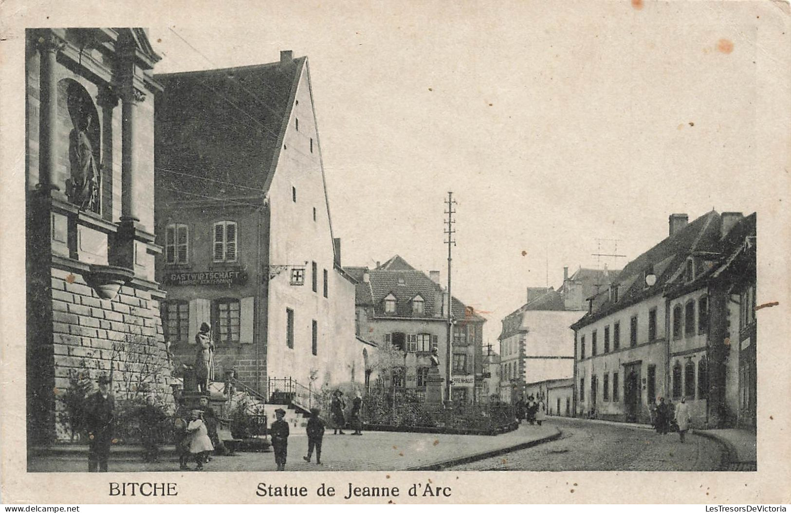 FRANCE - Bitche - Vue Panoramique De La Statue De Jeanne D'Arc - Vue Sur Une Route - Carte Postale Ancienne - Bitche