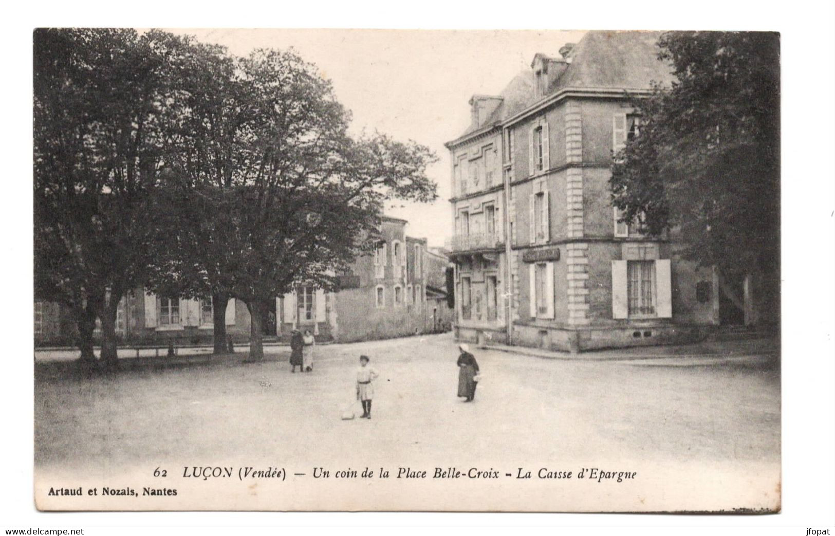 85 VENDEE - LUCON Un Coin De La Place Belle-Croix, La Caisse D'Epargne - Lucon